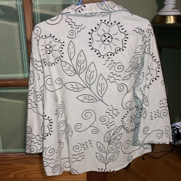 Allyson whitmore beige floral button up shirt. - Picture 5 of 5